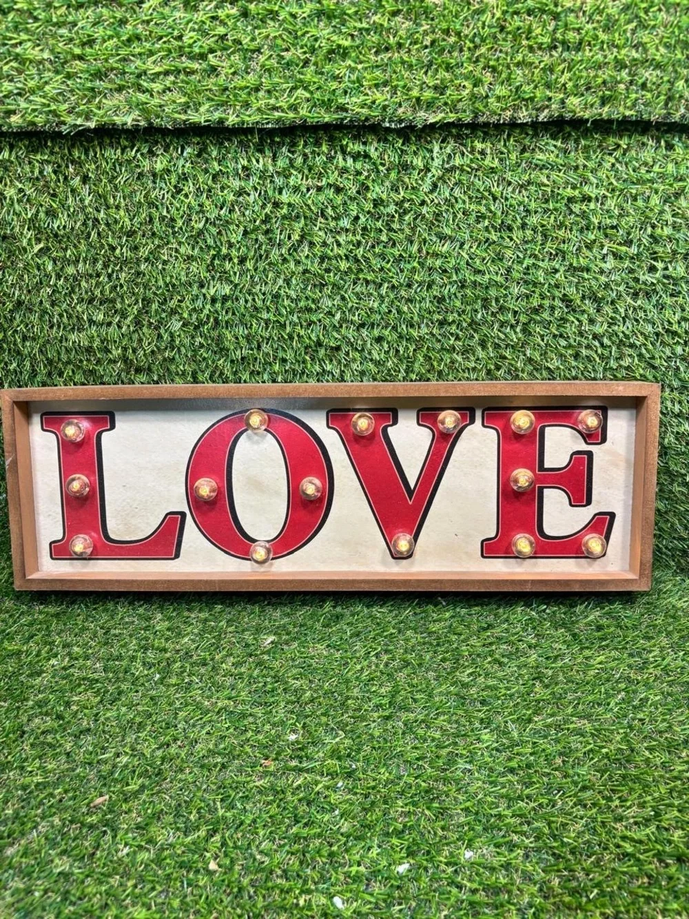 LOVE Marquee Light Up Sign Vintage Style Red Wood Frame Battery Wall Decor